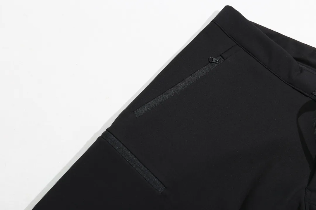 Arcteryx Gamma Lt Pant Z Lightweight ， ， , ， , Wear-Resistant ， ROCKSeries 。 ： Terra Tex ， 、 ， 、Breathable 。 ：Lightweight 、 ， ： 。 ：Terra Tex-94% ，6% ， 。 :Black Gray Green ：M-XXL 183 156 L 1-3cm